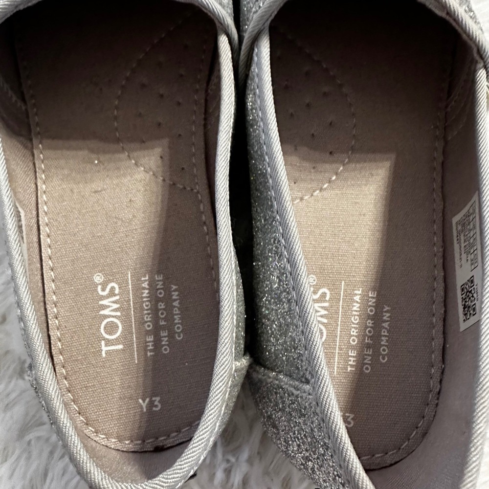 TOMS Glitter Slip On Shoes YOUTH little girls Size 3 Silver Sparkle Casual Flats - Picture 4 of 8